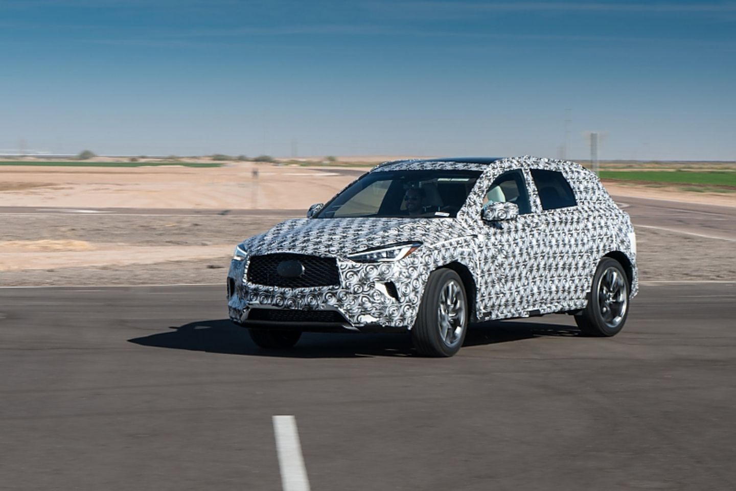Infiniti QX 50 Prototyp auf geheimer Testfahrt