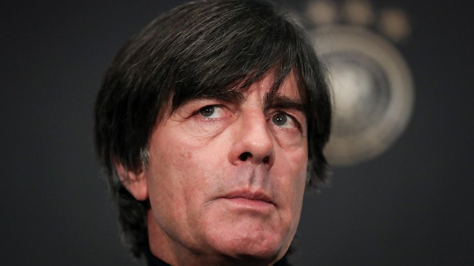 WM 2018 - die Auslosung: Joachim Löw mit ernstem Blick
