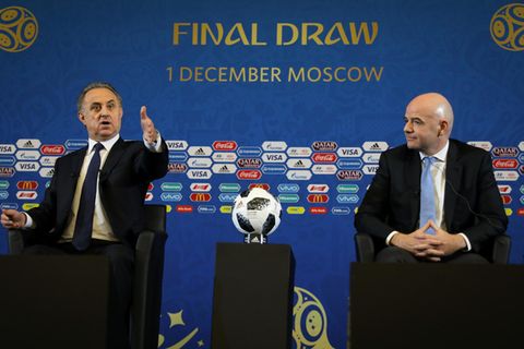 Witali Mutko (l.), neben Fifa-Präsident Gianni Infantino: Wutrede vor der Auslosung
