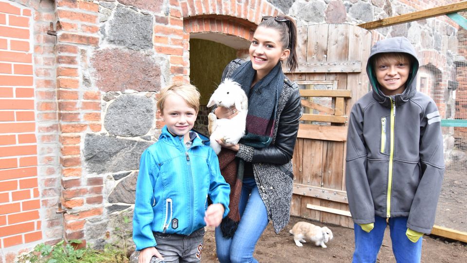 Hunde, Katzen, Kaninchen, Pferde, Hühner - die Kinder-Ranch der Arche in Brandenburg ist ein turbulenter Bauernhof für Kids.