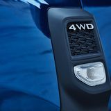 Luftkiemen hinter den Frontreifen geben dem Dacia Duster eine robuste Optik