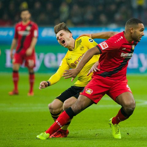 Der Moment der Verletzung: Maximilian Philipp schreit vor Schmerz