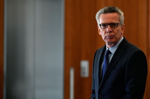 Innenminister de Maizière appelliert in einem Medienbericht an ausreisepflichtige Asylbewerber, von dem Angebot Gebrauch zu machen