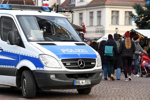 Paketbombe am Potsdamer Weihnachtsmarkt: Hintergrund ist DHL-Erpressung