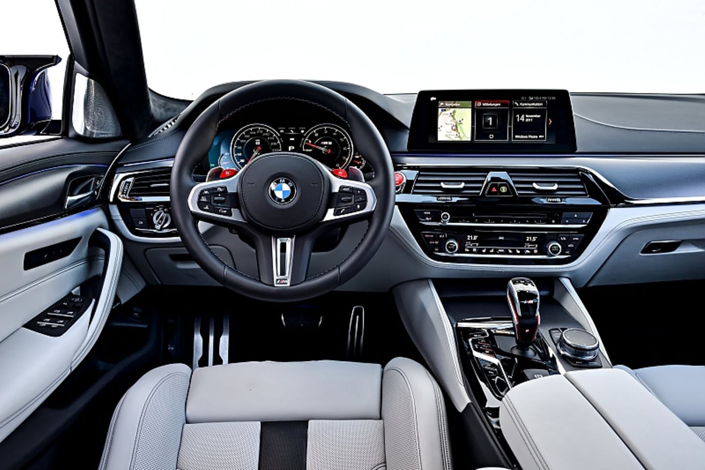 Das Cockpit des neuen BMW M5