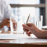 Das Unternehmen MHP - A Porsche Company mag selbst nicht unbedingt bekannt sein. Doch die Tochter des Autoherstellers Porsche hat sich als IT- und Beratungsunternehmen im Automobilbereich einen Namen gemacht - und das offenbar auch bei den Mitarbeitern. Sie wählen den eigenen Arbeitgeber auf den zweiten Platz im Ranking.