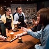 Hier gibt es drei Kaffeetheken mit ungewöhnlichen Getränkekreationen wie mit Sticktoff versetzter Tee