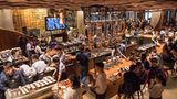 Die längste Bar ist fast 30 Meter lang und wurde handgemacht