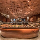 Wo es Getränke gibt, muss es auch was zum Essen geben. Die Filiale backt und bereitet alles vor Ort zu.