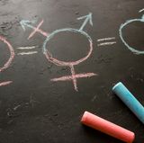 Bis Ende 2018 hat der Gesetzgeber Zeit, neben weiblich und männlich eine weitere (positive) Bezeichnung für ein drittes Geschlecht (divers, inter, trans) zu formulieren. Dies hatte das Bundesverfassungsgericht in Karlsruhe entschieden.