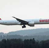 Notlandung in der kanadischen Eiswüste  Februar 2017: Wegen technischer Probleme musste eine Boeing von Swiss auf dem Weg nach Los Angeles in der kanadischen Arktis notlanden, wo es kein Hotel für die Passagiere gab. Es fehlte ein Ersatzteil, das acht Tonnen wiegt. Für die Passagiere fand die Airline eine Lösung und flog sie mit anderen Maschinen aus. Hier lesen Sie mehr über die Geschichte einer ungewöhnlichen Rettungsaktion.