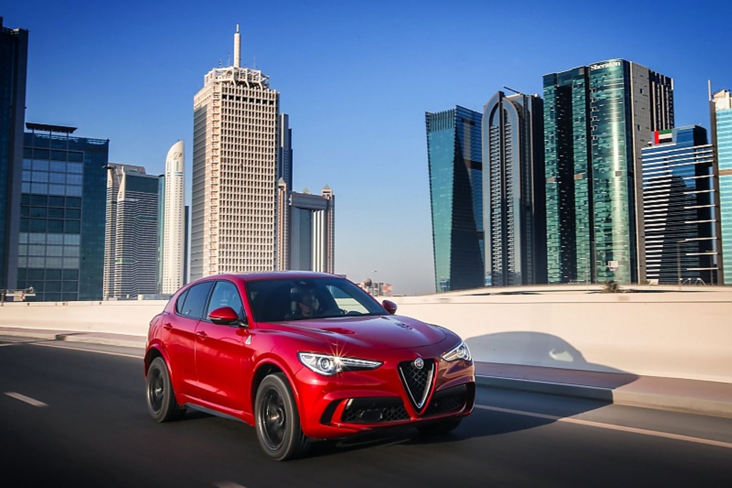 Alfa Romeo Stelvio Quadrifoglio - unterwegs in den Vereinigten Arabischen Emiraten
