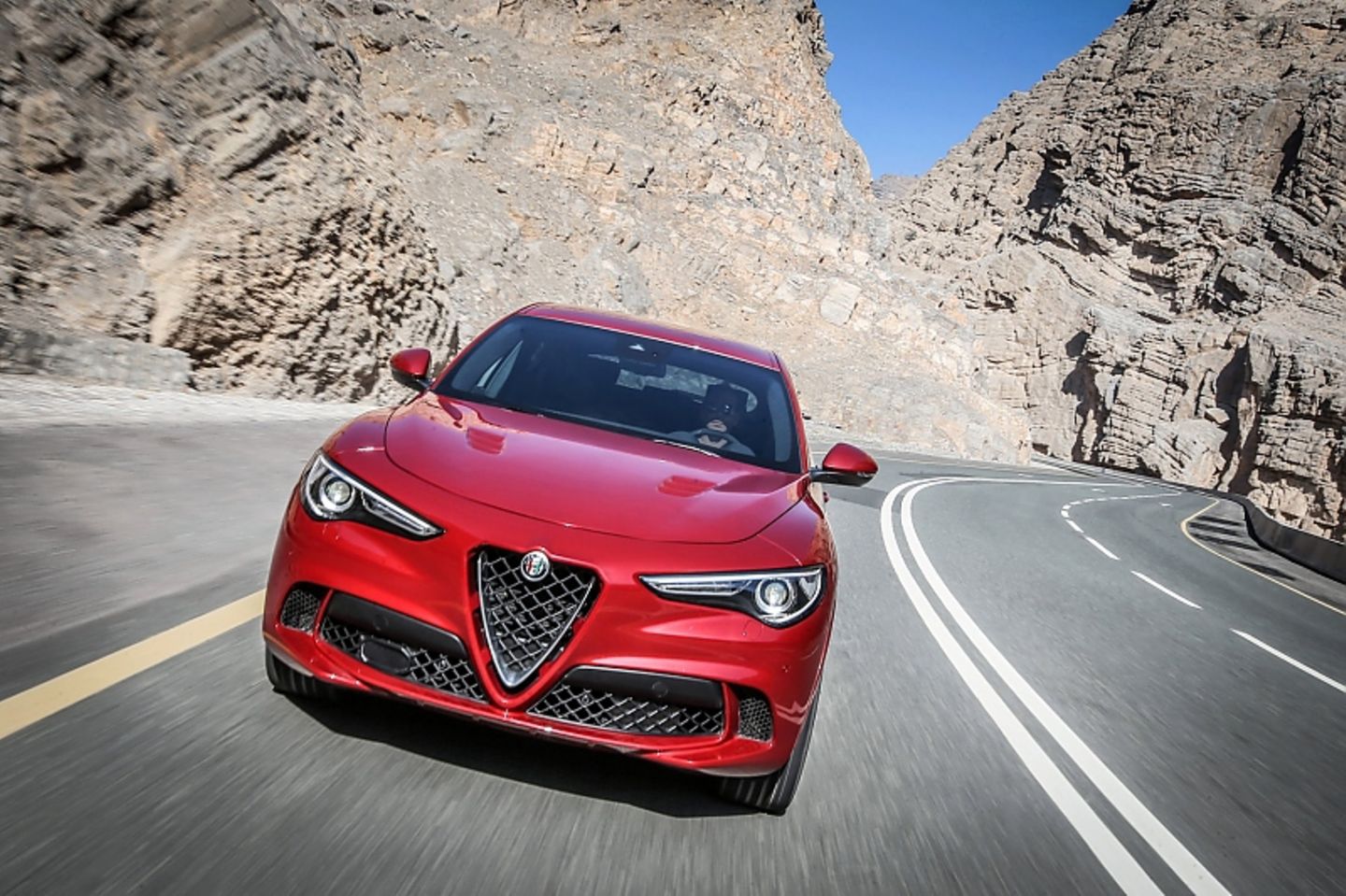 Alfa Romeo Stelvio Quadrifoglio - leider gibt es vorne nur Xenonlicht