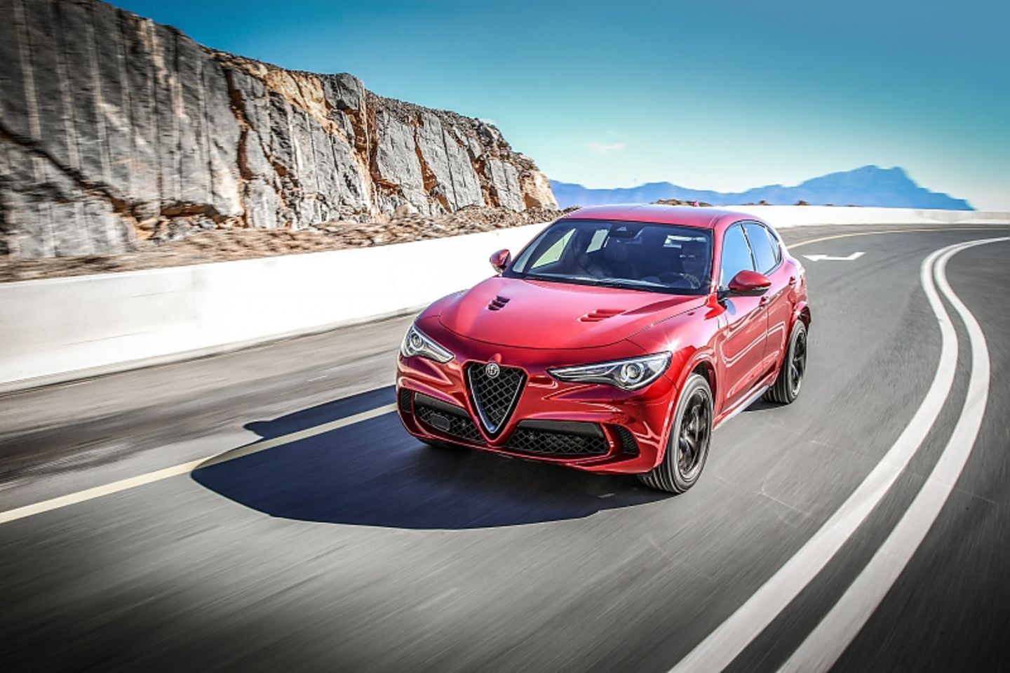 Alfa Romeo Stelvio Quadrifoglio - das Heck keilt gerne einmal aus