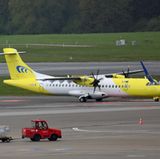 Passagiere entdecken Loch im Flugzeugrumpf  Mai 2017: Schock für die Fluggäste an Bord eines Air-Berlin-Fluges von Düsseldorf nach Stuttgart, als sie gerade die Propellermaschine besteigen wollten: Ein Loch klaffte im Rumpf des ATR-72 der italienischen Mistral Air, die für Air Berlin im Einsatz war. Die besorgten Passagiere informierten die Crew, die zunächst nur beschwichtigte. Erst kurz vor dem Start wurde das Flugzeug ausgetauscht. Mehr lesen Sie hier. 