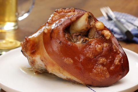 Bayerische Weihnachtszeit: Knusprige Schweinshaxe für den Weihnachtsabend? So einfach geht's