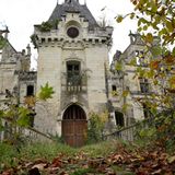 Das Schloss, das in der Region Nouvelle-Aquitaine in Frankreich liegt, soll im Januar an die neuen Besitzer übergeben werden. Noch läuft das Crowdfunding, um die Immobilie zu restaurieren.