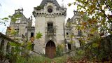 Das Schloss, das in der Region Nouvelle-Aquitaine in Frankreich liegt, soll im Januar an die neuen Besitzer übergeben werden. Noch läuft das Crowdfunding, um die Immobilie zu restaurieren.