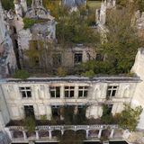 Das Schloss liegt im Loiretal. Die Spender haben das Gebäude zum 1. Dezember 2017 von den vier Vorbesitzern für 500.000 Euro gekauft.