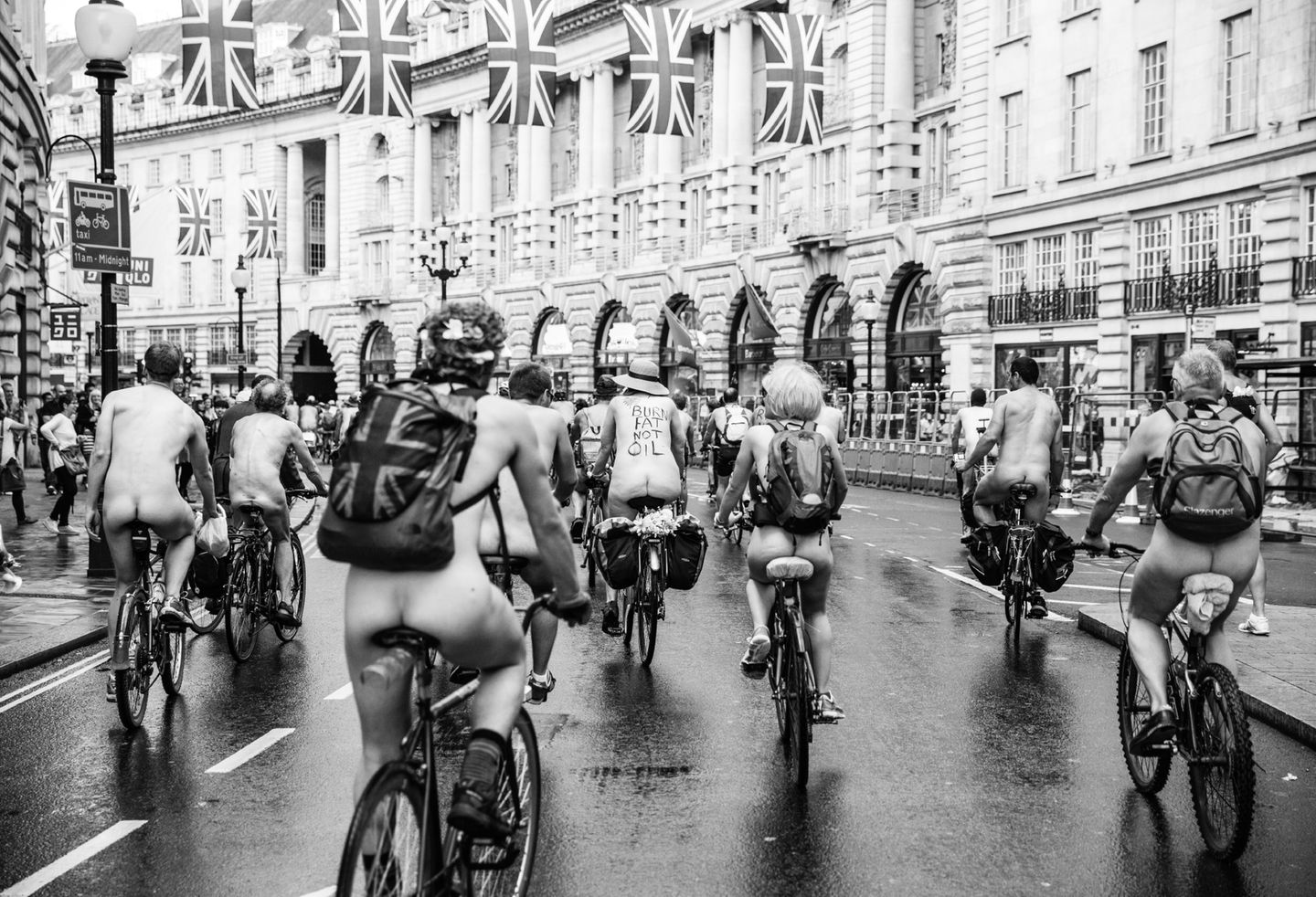 "Naked Britain" - Nudismus in der heutigen Gesellschaft
