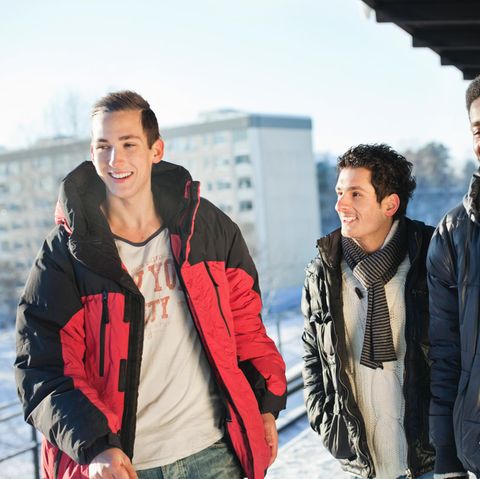 Freunde auf dem Bahnsteig