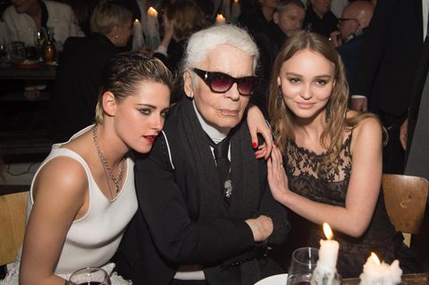 Karl Lagefeld mit seinen Musen Kristen Stewart und Lily Rose Depp
