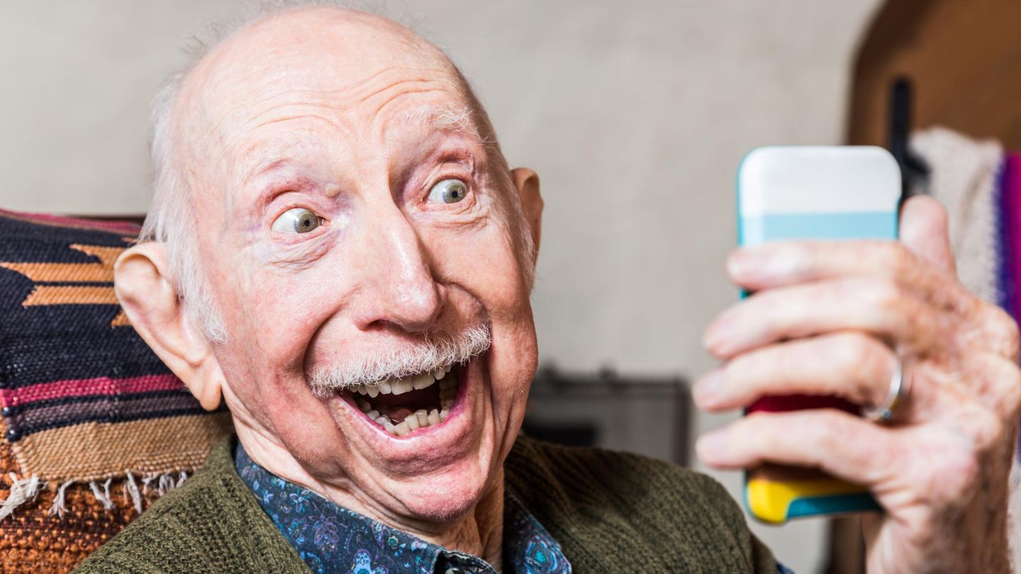 Das Smartphone hat meine Eltern wieder zu Teenies gemacht