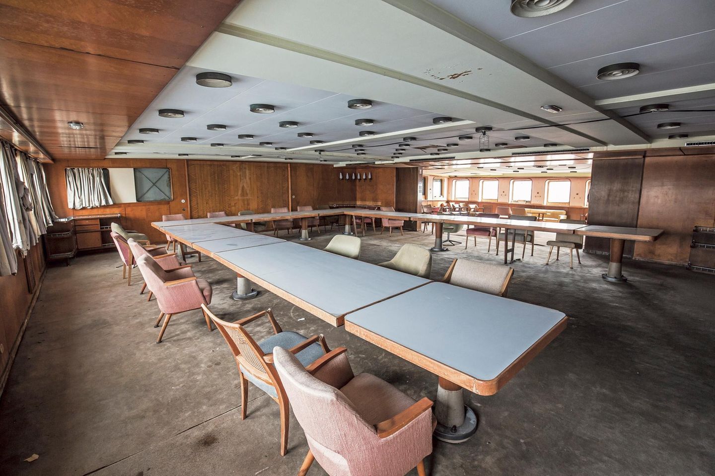 Der schwimmende Konferenzraum, in dem Tito den sowjetischen Parteichef Leonid Breschnew, Queen Elizabeth und Kaiser Haile Selassie aus Äthiopien empfing. Jetzt ist die "Galeb" nationales Erbe und soll ein Museum werden. Doch das Geld fehlt.