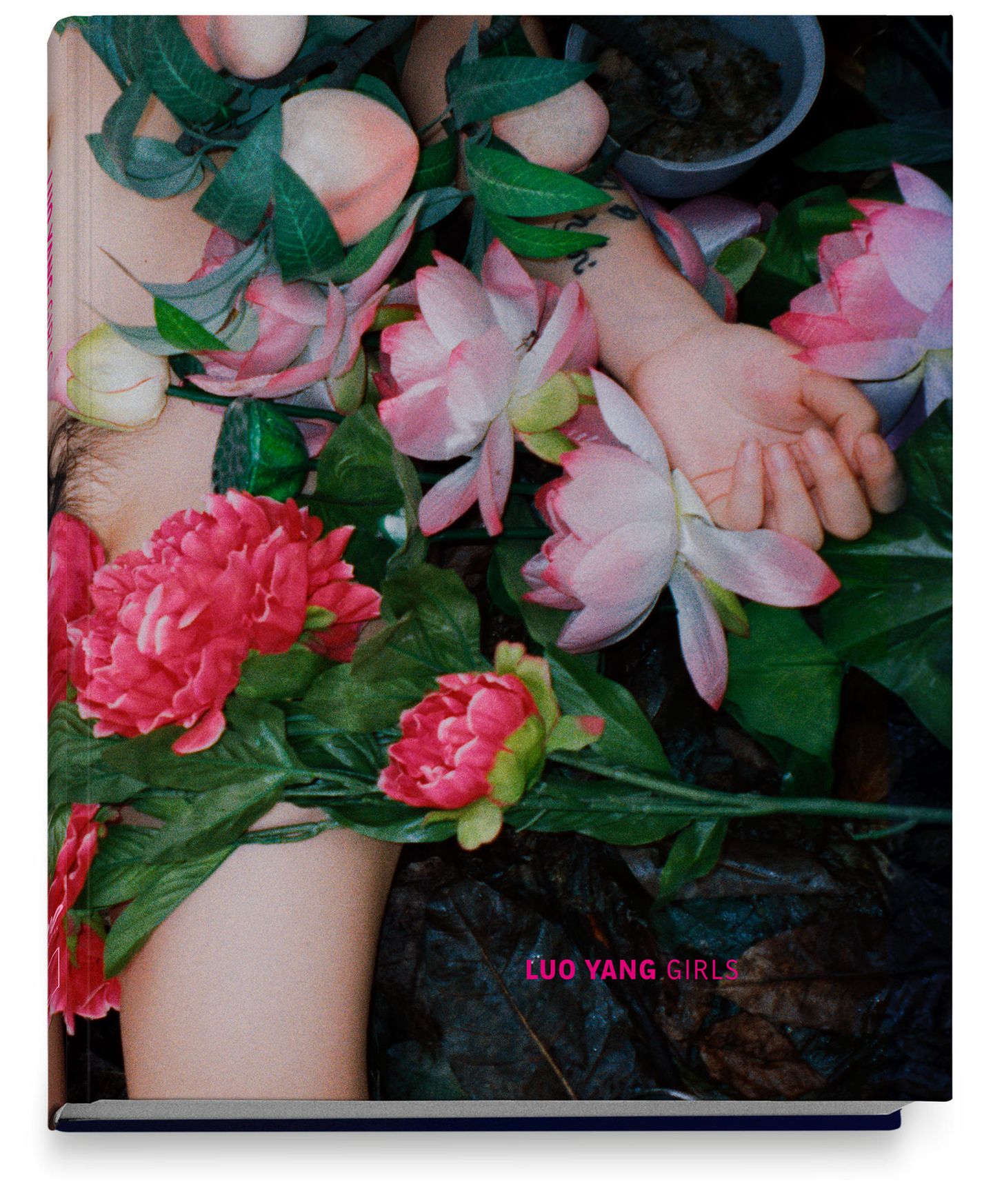 "Girls" erscheint als 168-Seiten-Fotobuch im Hardcover im Verlag Edition Lammerhuber und ist für 49,90 Euro zu erstehen