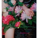 "Girls" erscheint als 168-Seiten-Fotobuch im Hardcover im Verlag Edition Lammerhuber und ist für 49,90 Euro zu erstehen