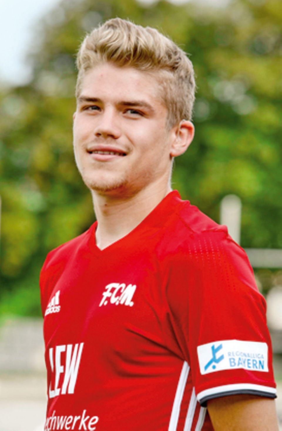 Behinderung im Profisport: 2015 bis Mitte dieses Jahres war Ollert beim FC Ingolstadt, dann beim FC Memmingen. Zurzeit ist der 20-Jährige auf Vereinssuche 2015 bis Mitte dieses Jahres war Ollert beim FC Ingolstadt, dann beim FC Memmingen. Zurzeit ist der 20-Jährige auf Vereinssuche