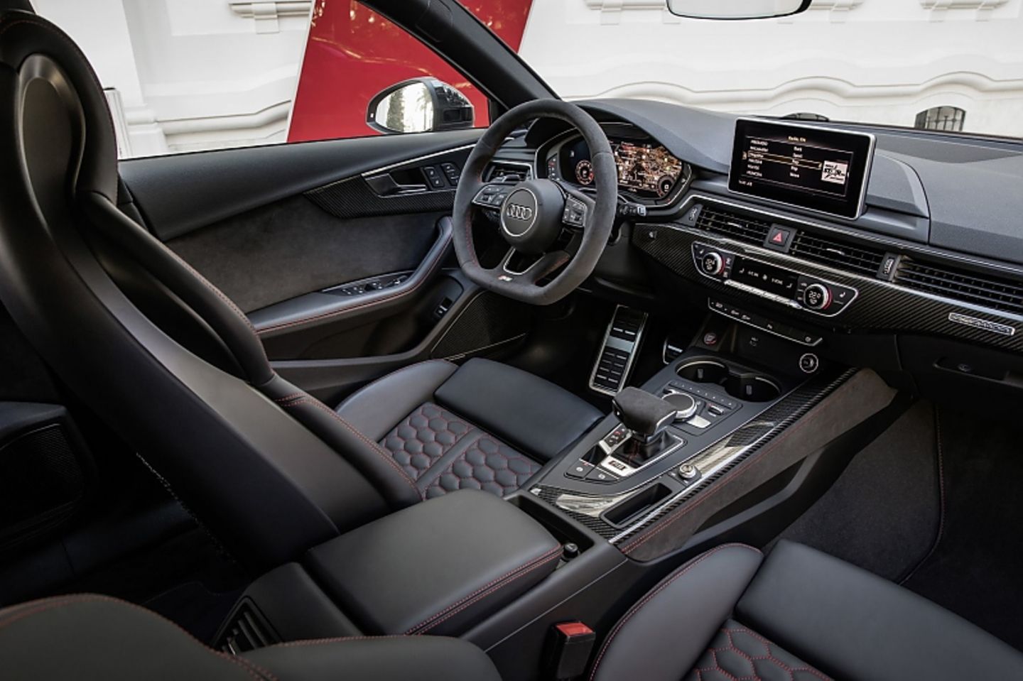 Der Innenraum des Audi RS4 Avant
