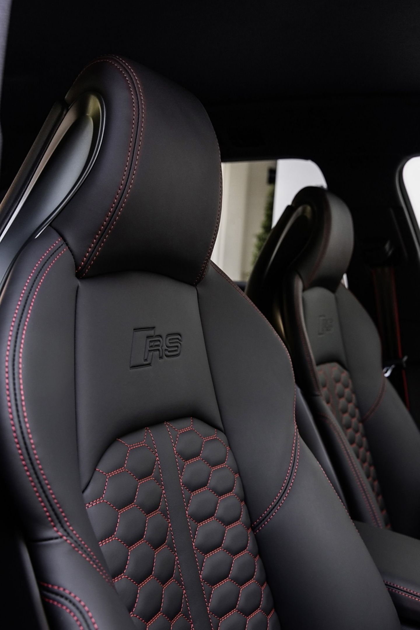 Audi RS4 Avant - die Kopfstützen des Ingolstädters sind zu kurz