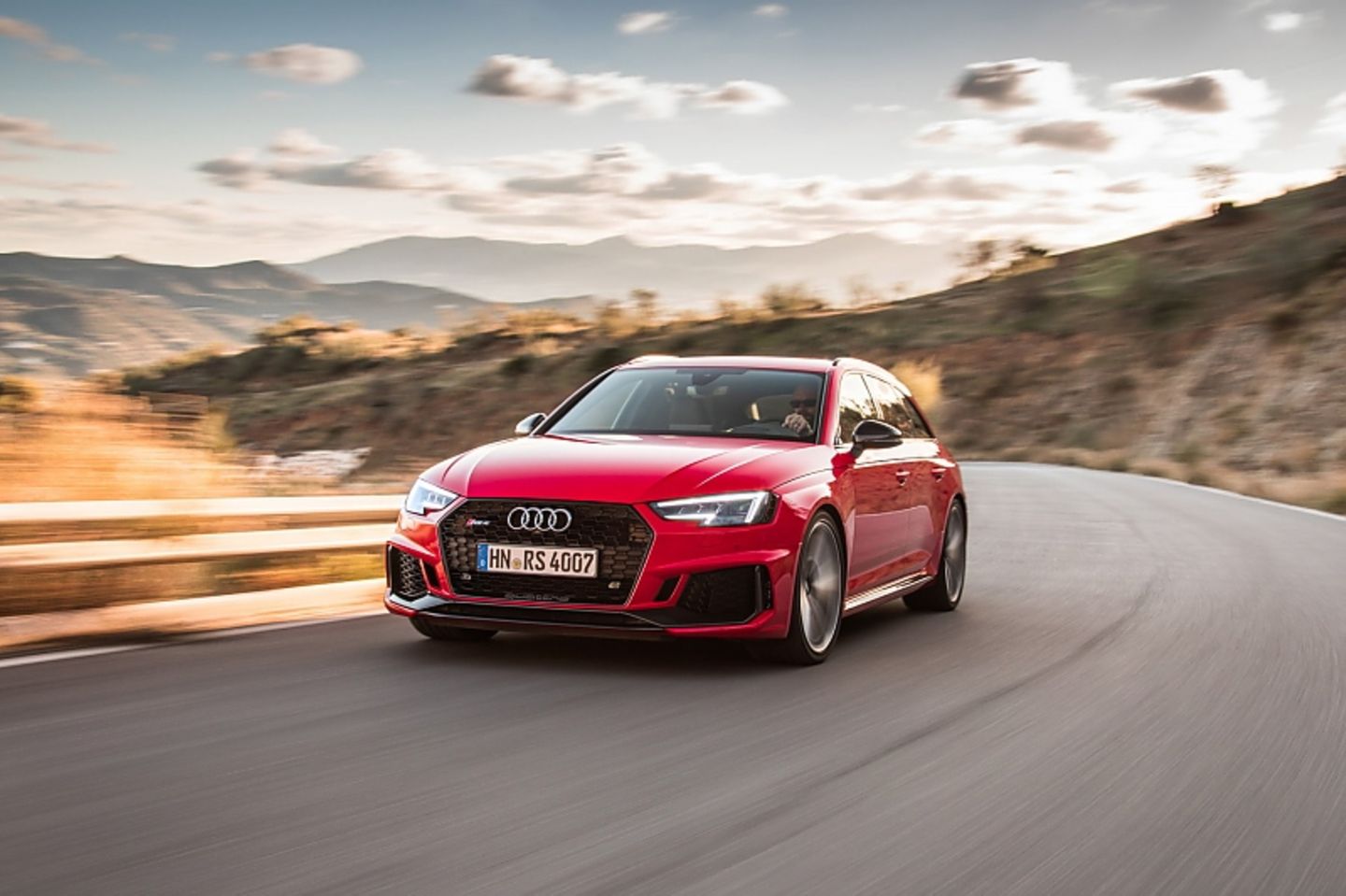Audi RS4 Avant - auf Wunsch 280 km/h schnell