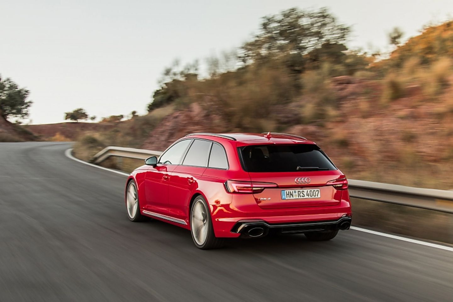Audi RS4 Avant - er bietet in der Realität nicht viel mehr als der S4 Avant