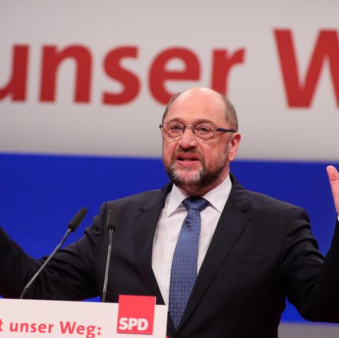 SPD-Chef Martin Schulz sitzt wieder fest im Sattel, schreibt am Freitagmorgen die "Bild"-Zeitung.