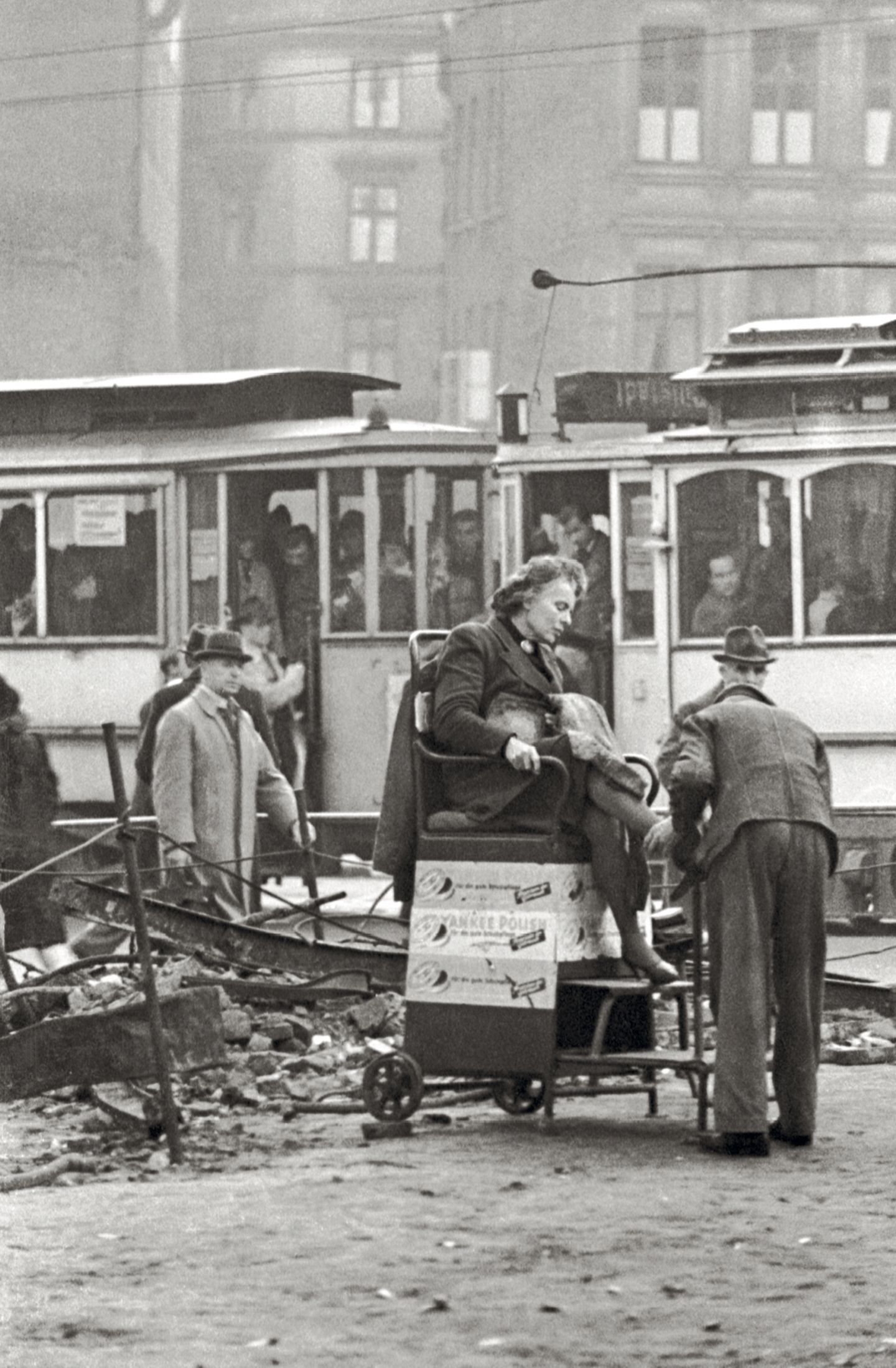 Schuhputzer in der Hamburger Innenstadt