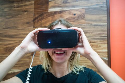Der NEON-Dreier: Virtual-Reality-Pornos gibt es jetzt extra für Frauen. Also habe ich einen getestet.
