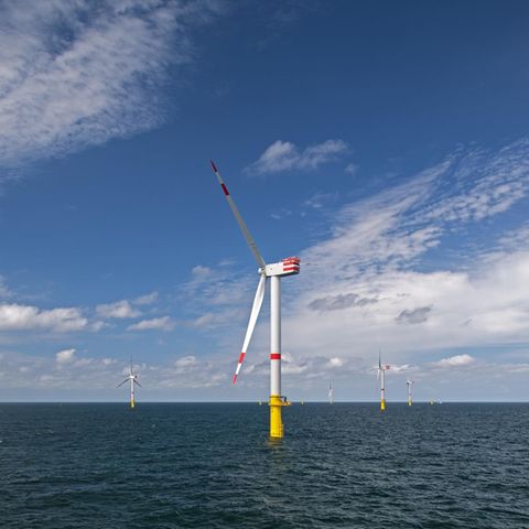 Offshore Windenergie: Windräder des Offshore-Windparks "Nordsee 1" stehen in der Nordsee vor der ostfriesischen Insel Spiekeroog