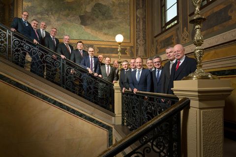 Das Gruppenbild der 17 Innenminister sorgt für Diskussionen in sozialen Netzwerken wie Twitter
