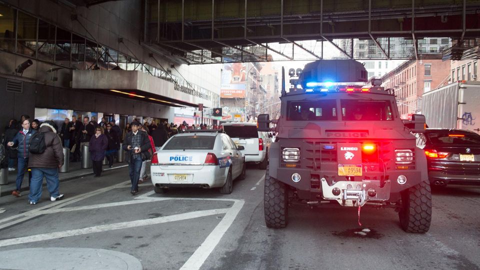 Anschlagssversuch in New York: Explosion erschüttert Busbahnhof in Manhattan