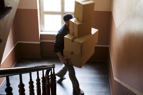 Paketboten sind kurz vor Weihnachten im Dauereinsatz