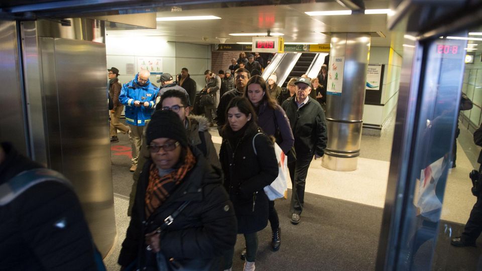 Versuchter Terroranschlag in New York: Passanten evakuiert