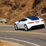 Jaguar T-Type P300 2.0 T - ausgewogenes und sportliches Fahrverhalten