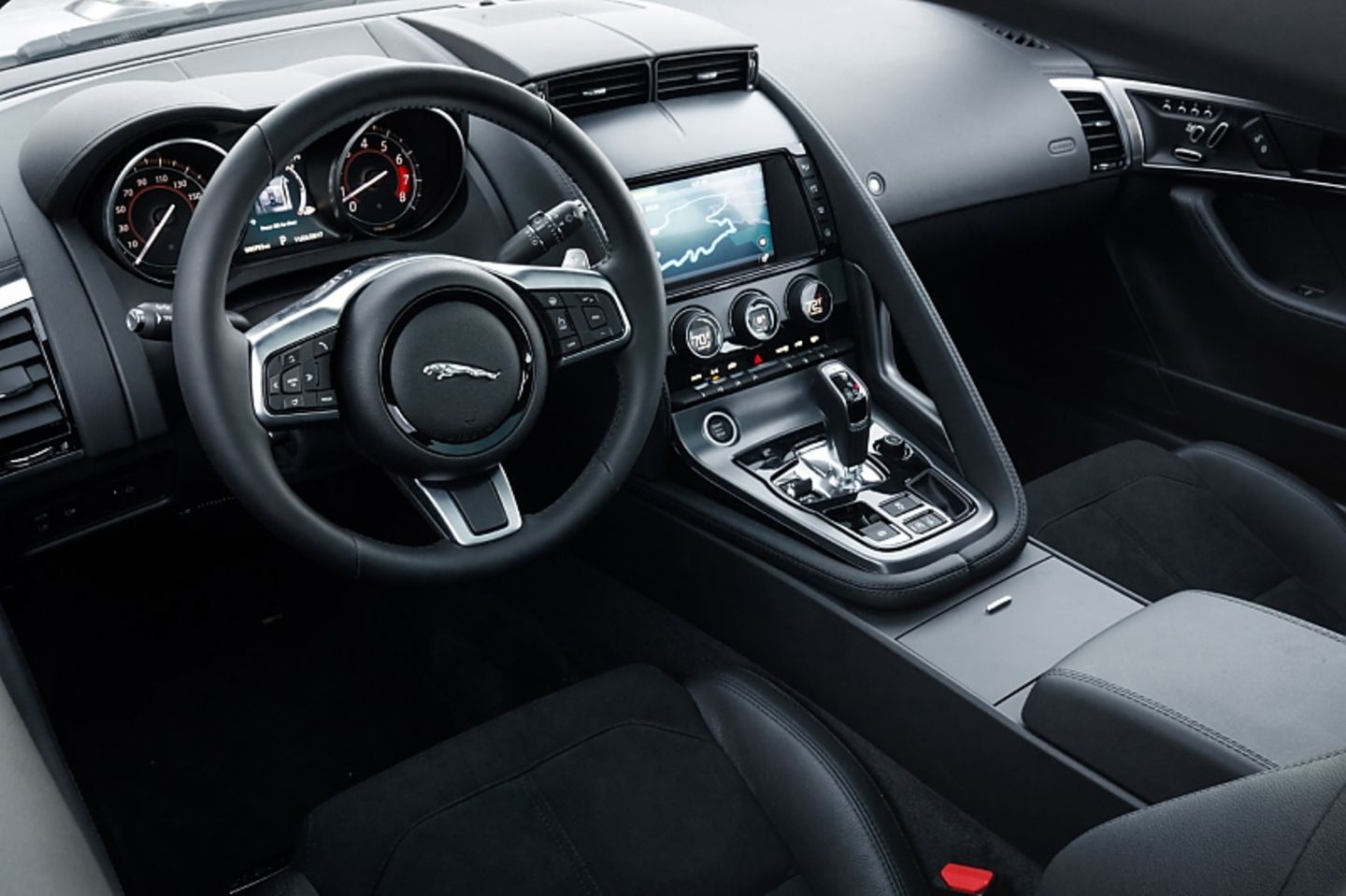 Jaguar T-Type P300 2.0 T