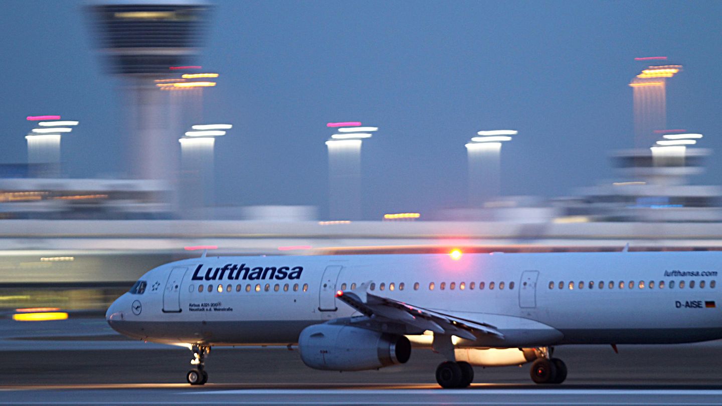 Lufthansa-Maschine am Flughafen in München
