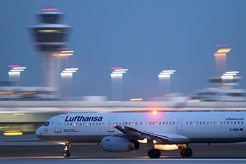Lufthansa-Maschine am Flughafen in München