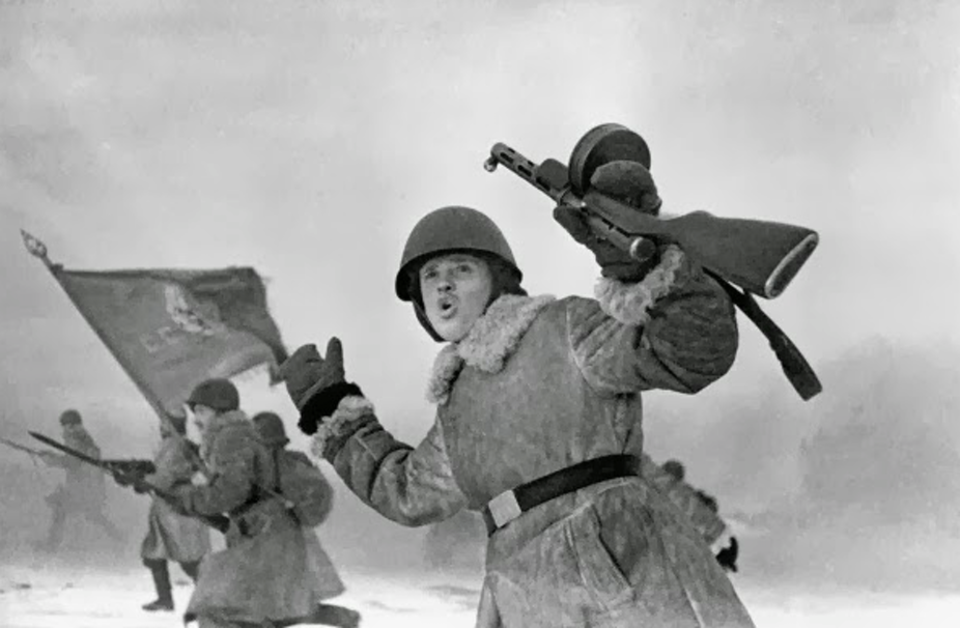 Sturmangriffe der Roten Armee erfolgten auch Ende 1942 noch in dichten Reihen.