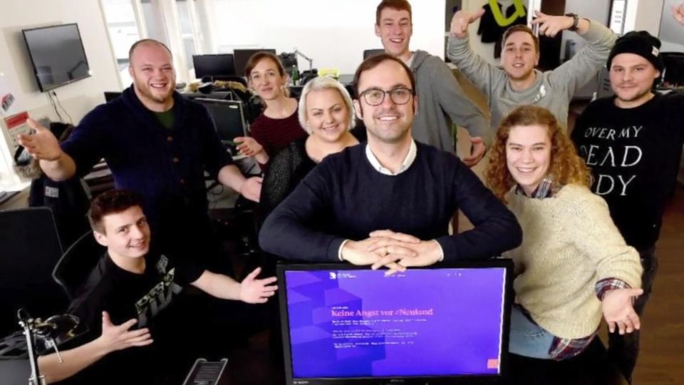 Teamwork ohne Team: Ein Chef lässt Mitarbeiter nicht ins Büro kommen – und schweißt so das Team zusammen Teamwork ohne Team: Ein Chef lässt Mitarbeiter nicht ins Büro kommen – und schweißt so das Team zusammen