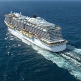 "Aida Nova" von Aida Cruises  Es ist die Innovation des Jahres: Die "Aida Nova" wird das weltweit erste Kreuzfahrtschiff sein, das von Flüssigerdgas (LNG) angetrieben wird. Zur Zeit entsteht das größte Schiff der Aida-Flotte auf der Meyer Werft in Papenburg an der Ems. Ab Dezember 2018 wird die "Nova" ab den Kanaren kreuzen.  Daten: 337 Meter Länge, 183.900 BRZ, 6600 Passagiere, www.aida.de